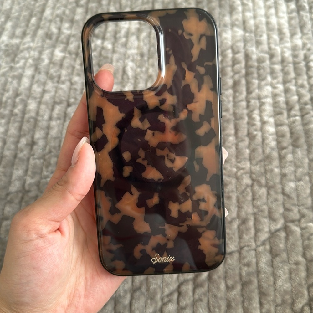 iPhone, 14 Pro Max sonix case no scratches or tears only used once.
